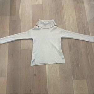 Gap Size Medium Tan Turttleneck Sweater